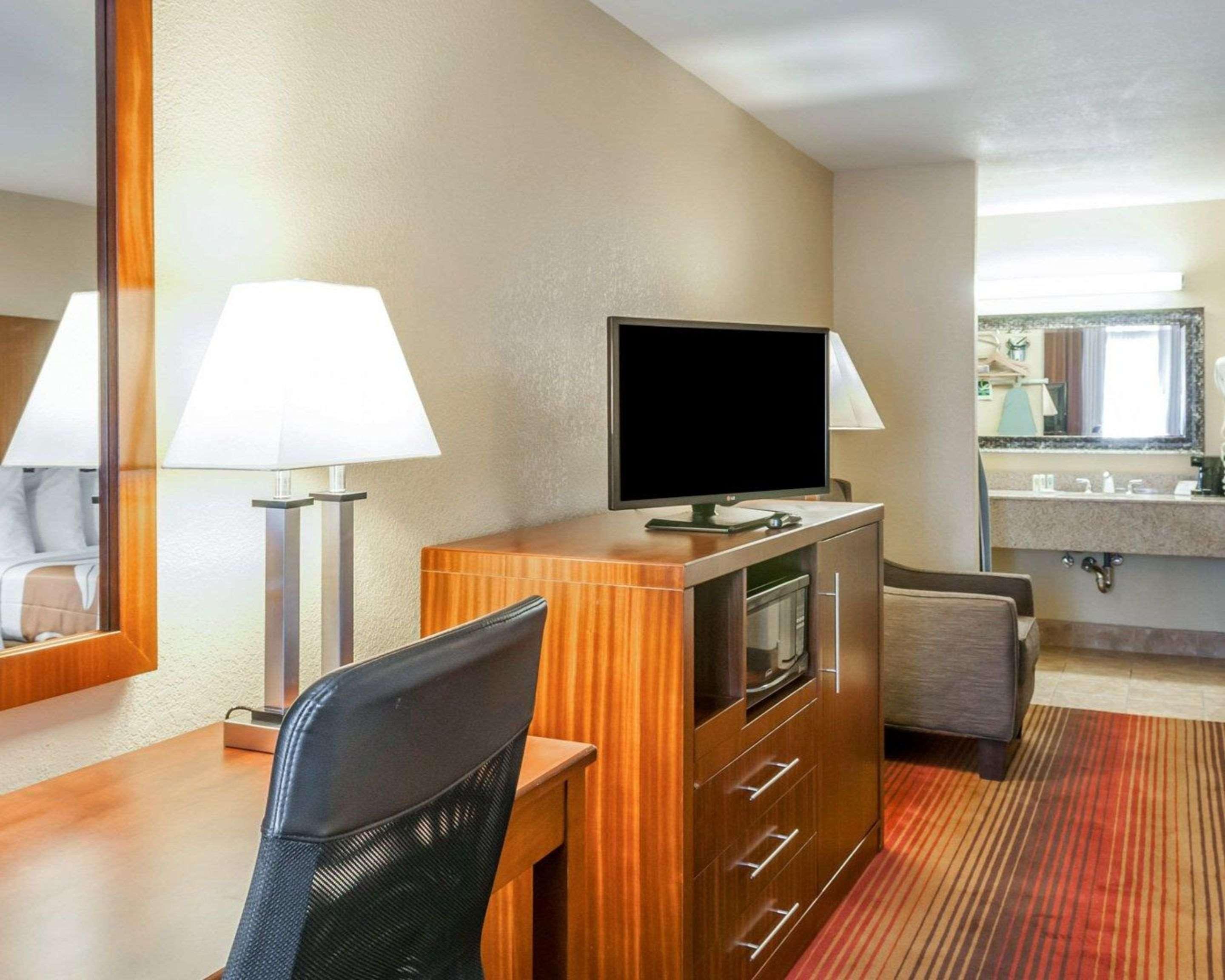 Quality Inn & Suites Albuquerque West Εξωτερικό φωτογραφία