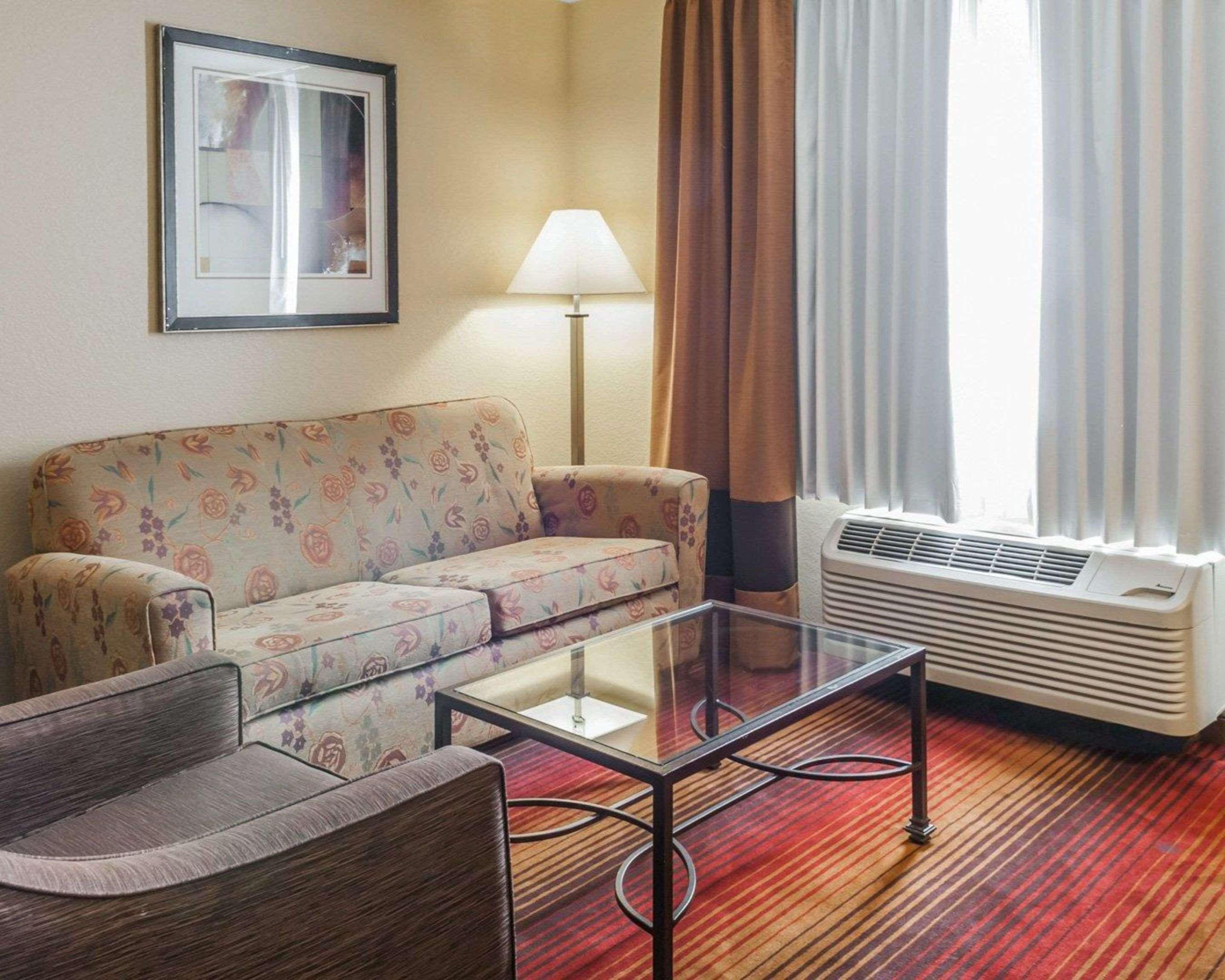 Quality Inn & Suites Albuquerque West Εξωτερικό φωτογραφία