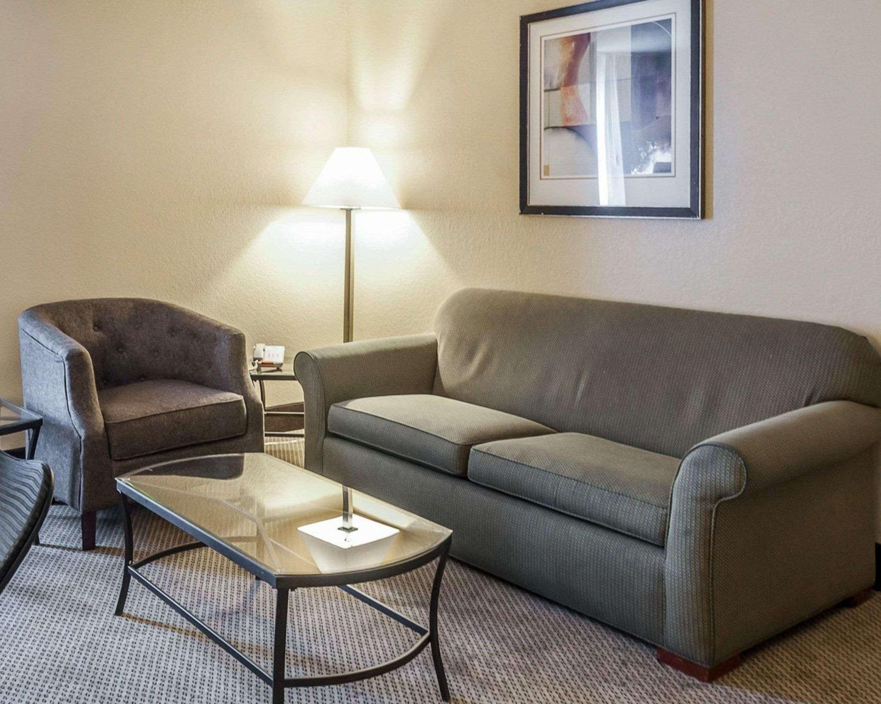 Quality Inn & Suites Albuquerque West Εξωτερικό φωτογραφία