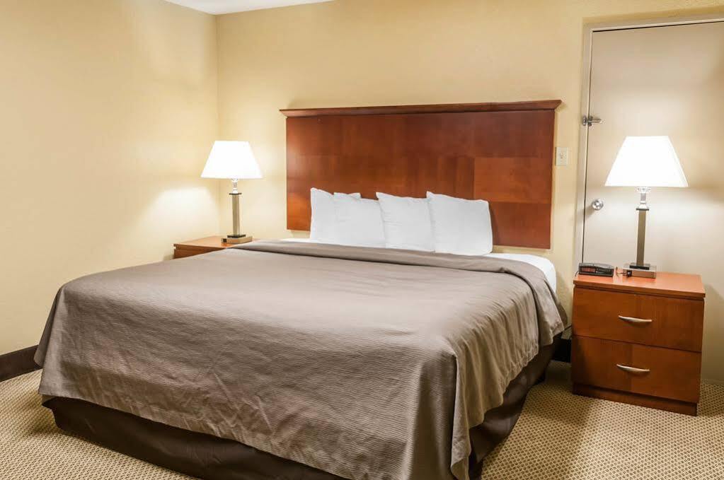Quality Inn & Suites Albuquerque West Εξωτερικό φωτογραφία