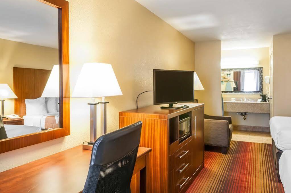 Quality Inn & Suites Albuquerque West Εξωτερικό φωτογραφία